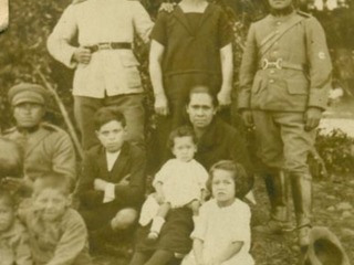 Luisa Pellet y su familia Luisa Pellet y su familia