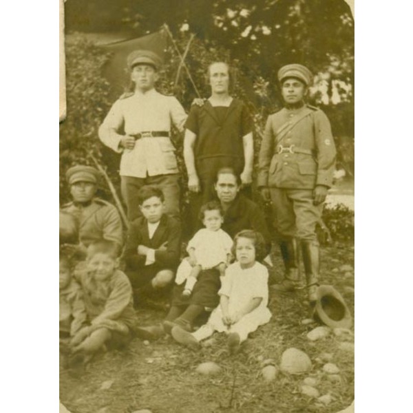 Luisa Pellet y su familia Luisa Pellet y su familia