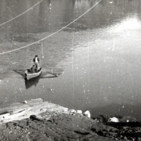 Balsa en el río Aysén