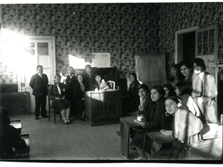 Alumnas de la Escuela Normal Rural de Ancud. Fecha estimada 1930. Donación de José Caro Bahamonde.