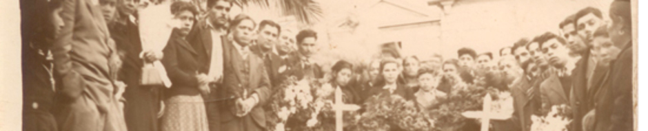 Funeral de José Segundo y Domingo Valdebenito, pobladores del cerro Ramaditas, Valparaíso. 23 de mayo de 1943. Donado por Margarita Rozas