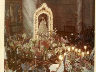 Imagen de la Virgen del Rosario al interior de la Basílica menor. Andacollo, 25 de diciembre de 1967. Donado por Irma Aguirre Cortés. Imagen de la Virgen del Rosario al interior de la Basílica menor. Andacollo, 25 de diciembre de 1967. Donado por Irma Aguirre Cortés.