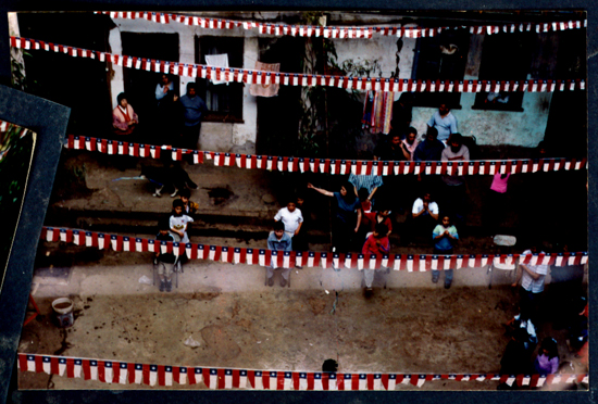 Celebración de fiestas patrias en la población Unión Obrera de Valparaíso. Año 2000. Donada por Christian Amarales. Celebración de fiestas patrias en la población Unión Obrera de Valparaíso. Año 2000. Donada por Christian Amarales.
