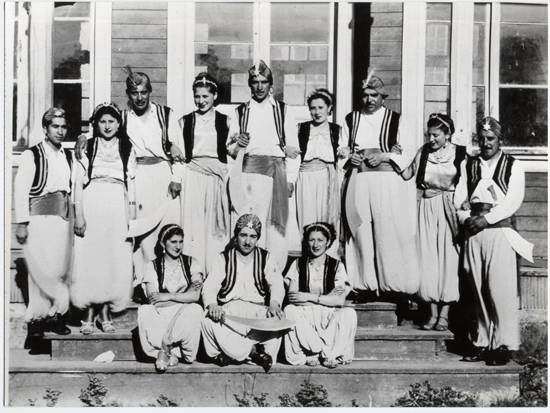 Fiesta de la primavera. Calbuco. Año 1940. Donada por Sergio Vargas Almonacid. Fiesta de la primavera. Calbuco. Año 1940. Donada por Sergio Vargas Almonacid.