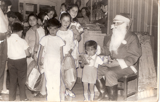 Celebración de Navidad en Pudahuel. 25 de diciembre de 1972. Donado por Jesús Mardones y Rosa Caihuante. Celebración de Navidad en Pudahuel. 25 de diciembre de 1972. Donado por Jesús Mardones y Rosa Caihuante.