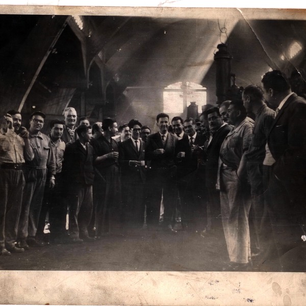 Jefes y trabajadores del taller de herrería de la Maestranza Central Jefes y trabajadores del taller de herrería de la Maestranza Central