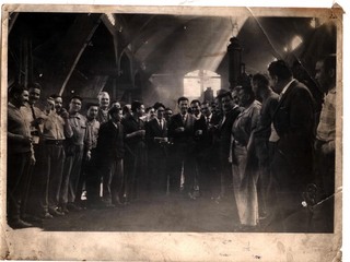 Jefes y trabajadores del taller de herrería de la Maestranza Central Jefes y trabajadores del taller de herrería de la Maestranza Central