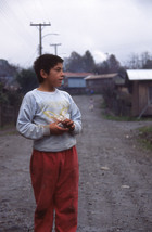 Niño de la población Lolquellén