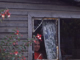 Vecina desde su ventana