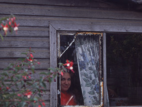 Vecina desde su ventana