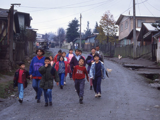 Niños de la población Lolquellén