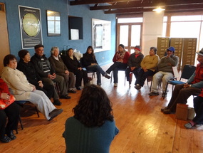 Encuentro comunitario en la biblioteca de Altovalsol. Año 2012.