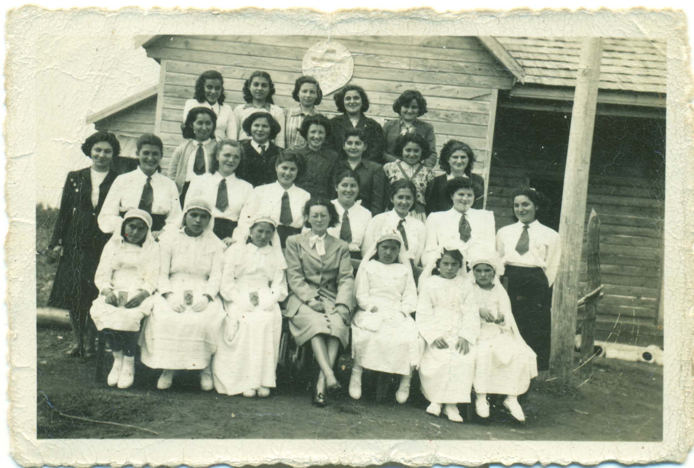 Alumnas de la escuela "Justo Donoso"