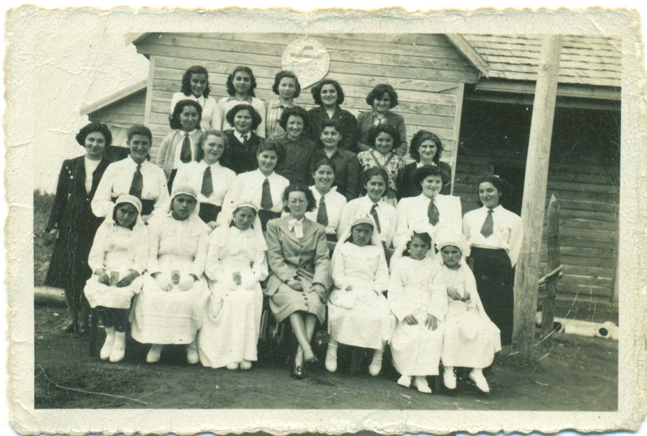 Alumnas de la escuela "Justo Donoso" Alumnas de la escuela "Justo Donoso"