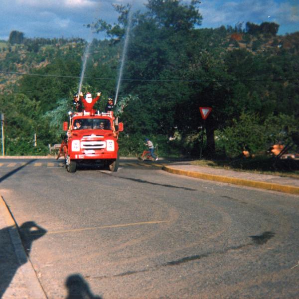 Paseo navideño en carro bomba