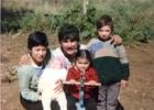 Silvia Yáñez y Santiago Mancilla con los niños