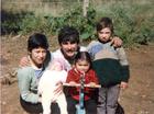 Silvia Yáñez y Santiago Mancilla con los niños Silvia Yáñez y Santiago Mancilla con los niños