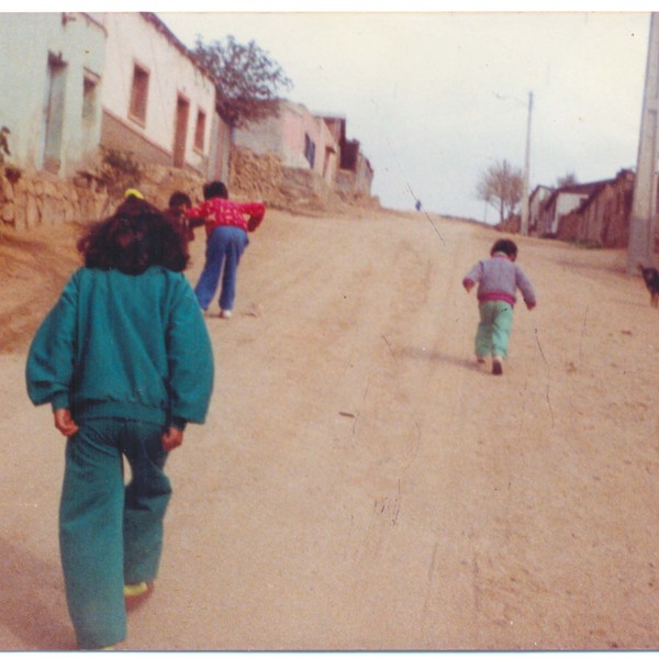 Caminata por la calle Sargento Aldea