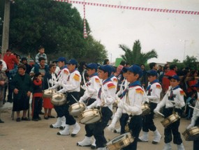 Desfile en la plaza Pizarro