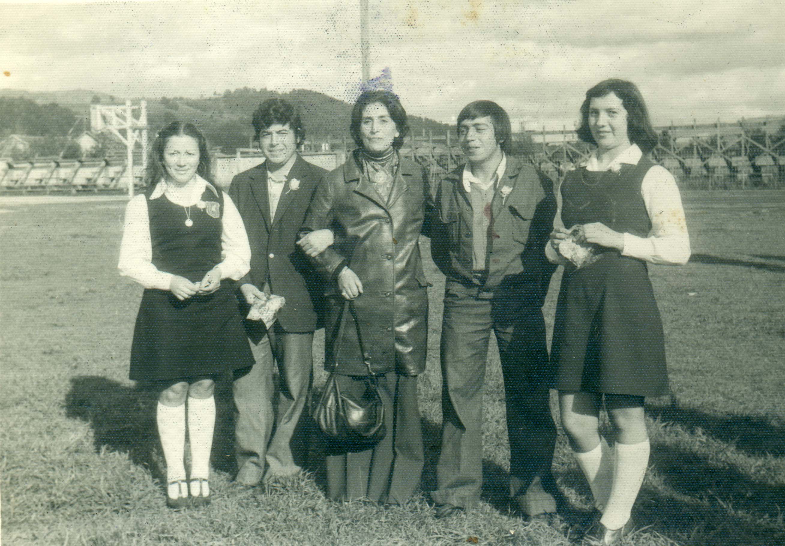 Gladys Ríos y estudiantes Gladys Ríos y estudiantes