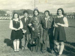 Gladys Ríos y estudiantes