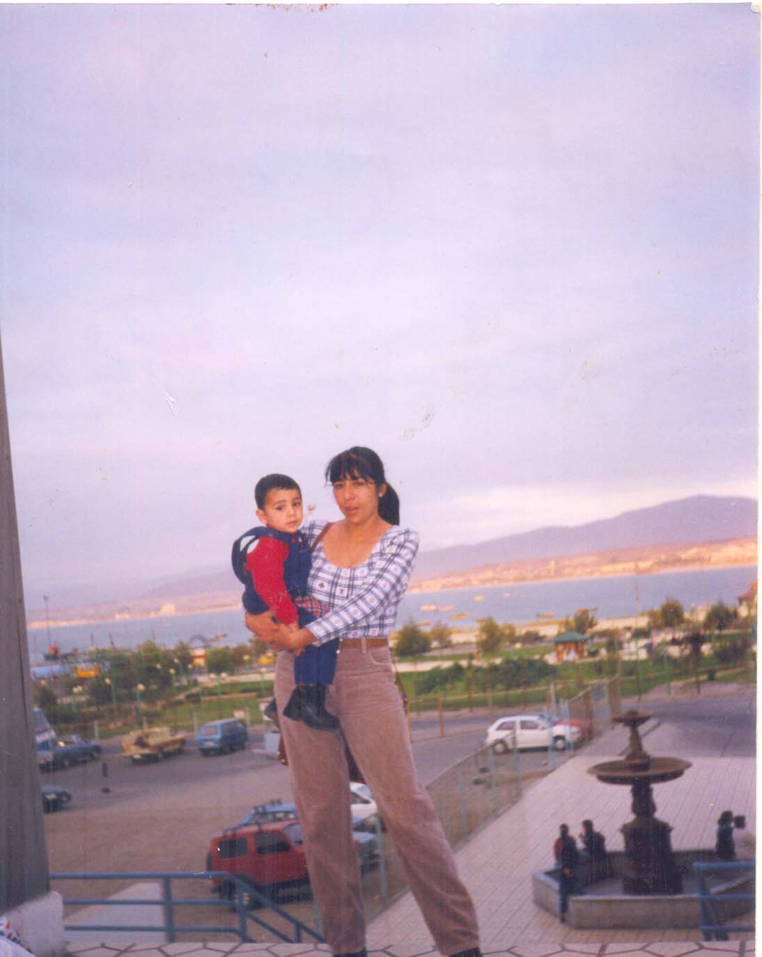 Lillian Barroza Guerra y su hijo Elias Cortés Lillian Barroza Guerra y su hijo Elias Cortés