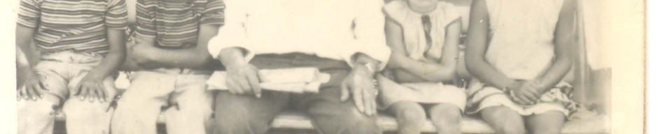 Juan Monardez y sus nietos Juan Monardez y sus nietos