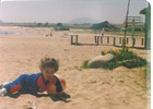 Niño en playa La Herradura