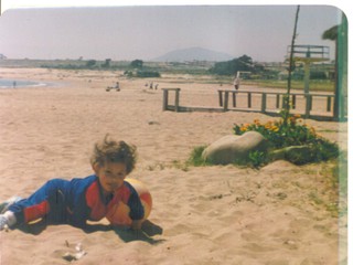 Niño en playa La Herradura