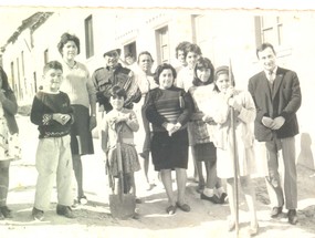 Vecinos en construcción de alcantarillado