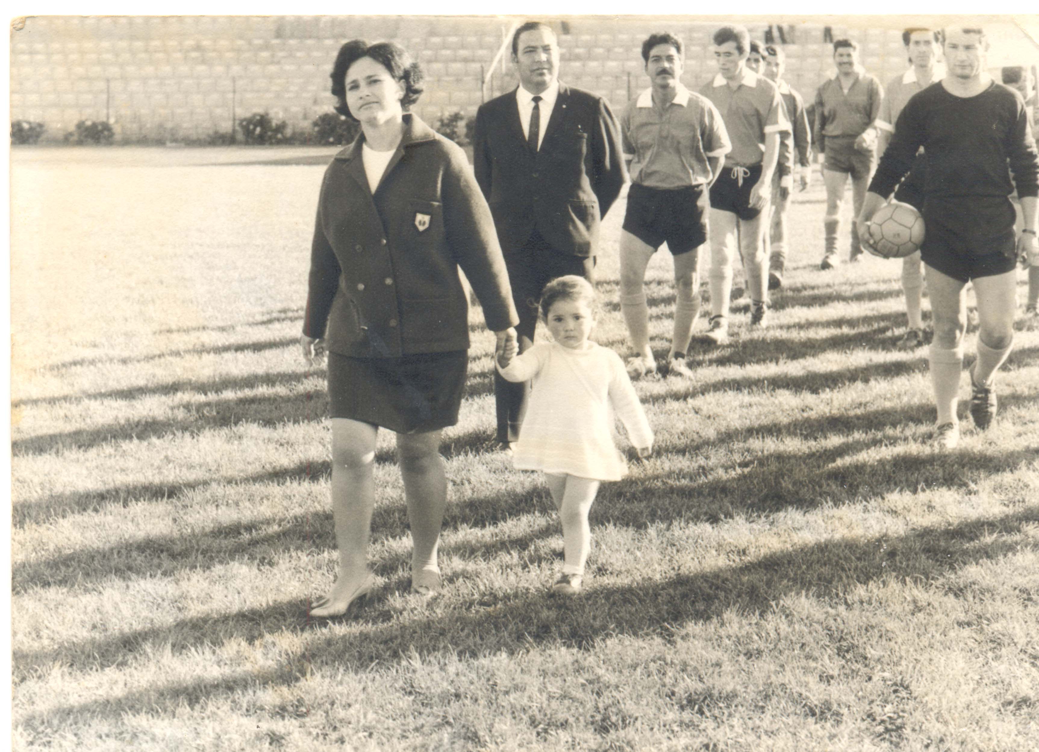 Desfile deportivo en el Estadio La Portada