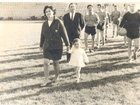 Desfile deportivo en el Estadio La Portada