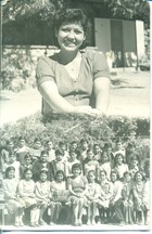 Estudiantes y su profesora Estudiantes y su profesora