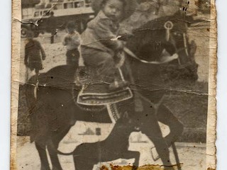 Niño en caballo Niño en caballo
