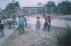 Niños en una construcción Niños en una construcción