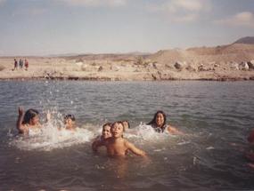 Niños en el río Elqui