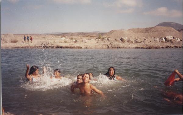 Niños en el río Elqui