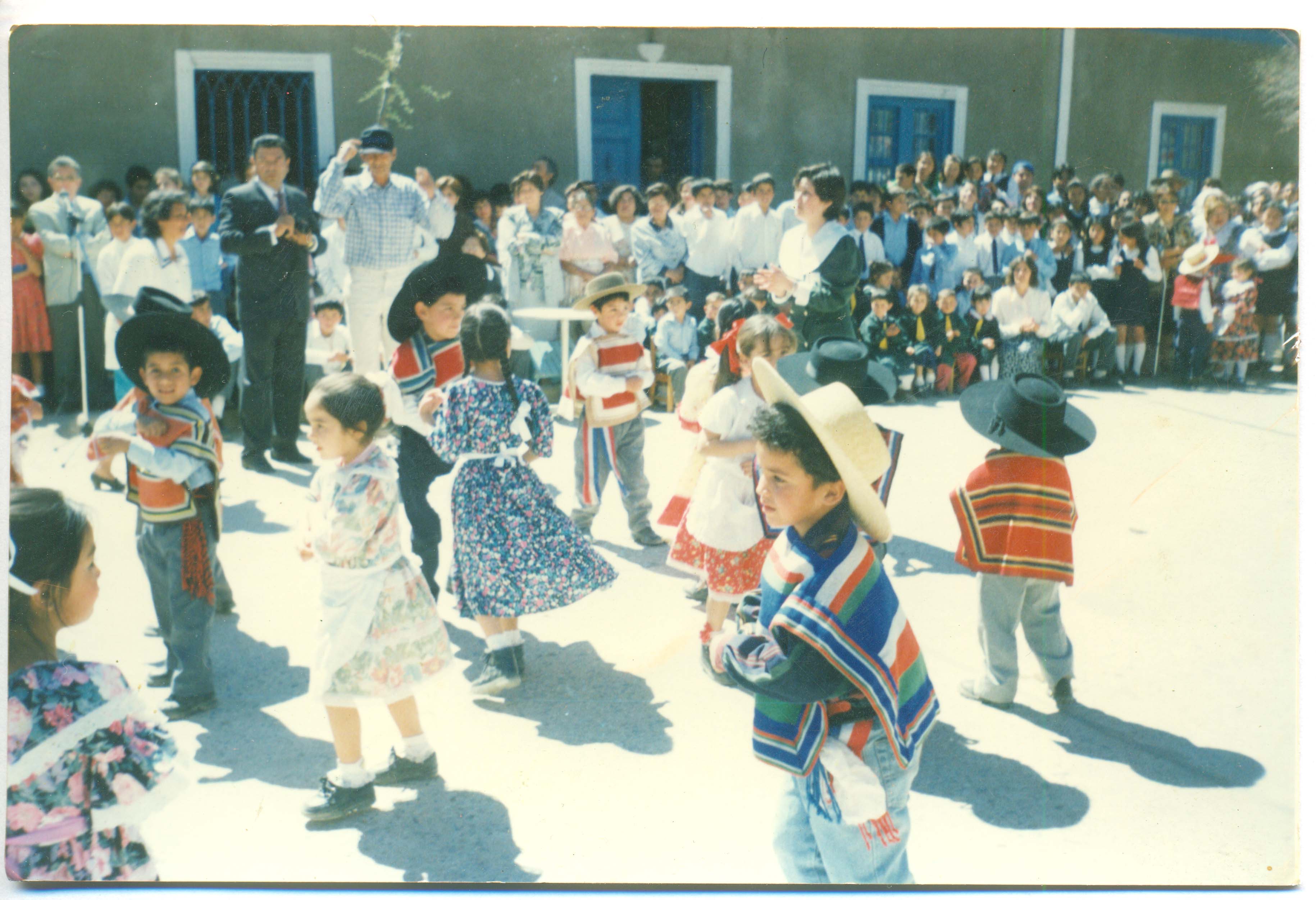 Acto cívico en la plaza de Tulahuén Acto cívico en la plaza de Tulahuén