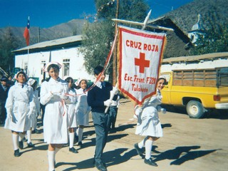 Desfile de estudiantes de la Cruz Roja