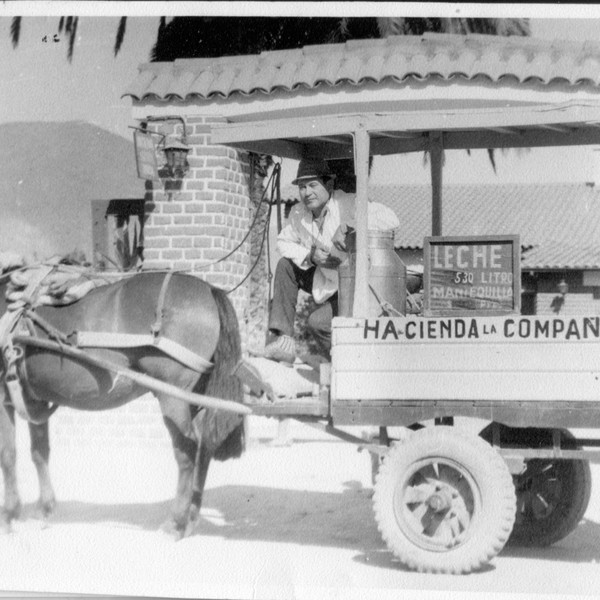 Nicolás Leyton y su negocio