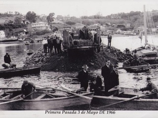 Construcción del piedraplén de Calbuco Construcción del piedraplén de Calbuco