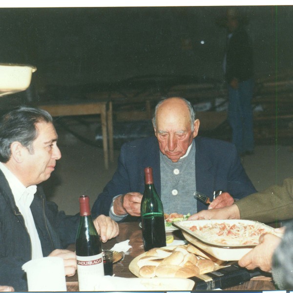 Amigos en un almuerzo Amigos en un almuerzo