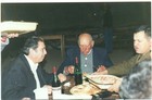 Amigos en un almuerzo Amigos en un almuerzo