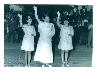 Reina y sus damas de honor Reina y sus damas de honor
