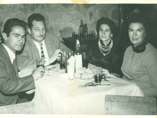 Julia Chelén y su familia Julia Chelén y su familia