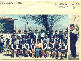 Profesora y sus estudiantes Profesora y sus estudiantes