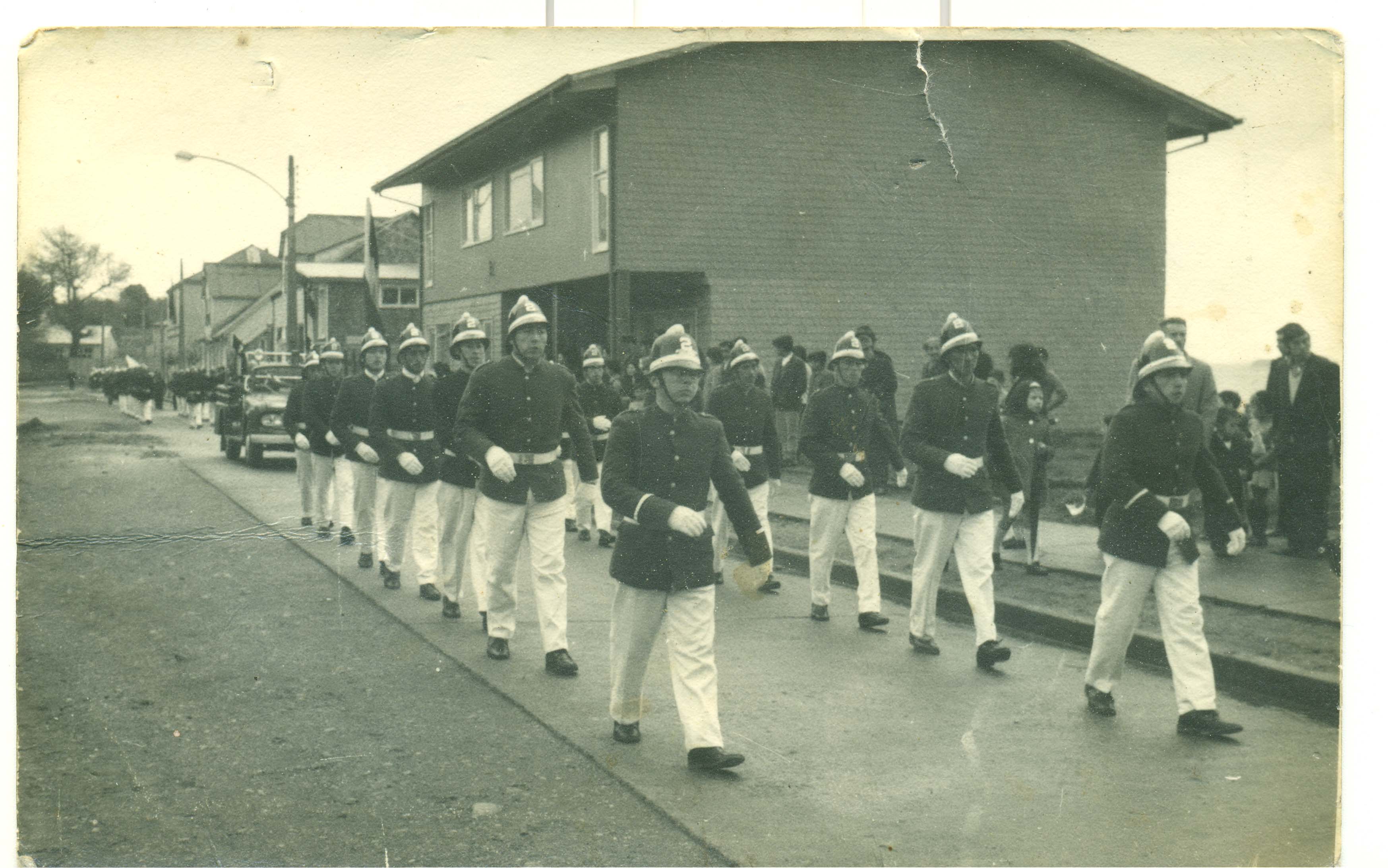 Desfile de la Compañía de Bomberos de Maullín