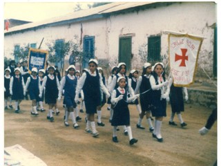 Desfile de la brigada de la Cruz Roja
