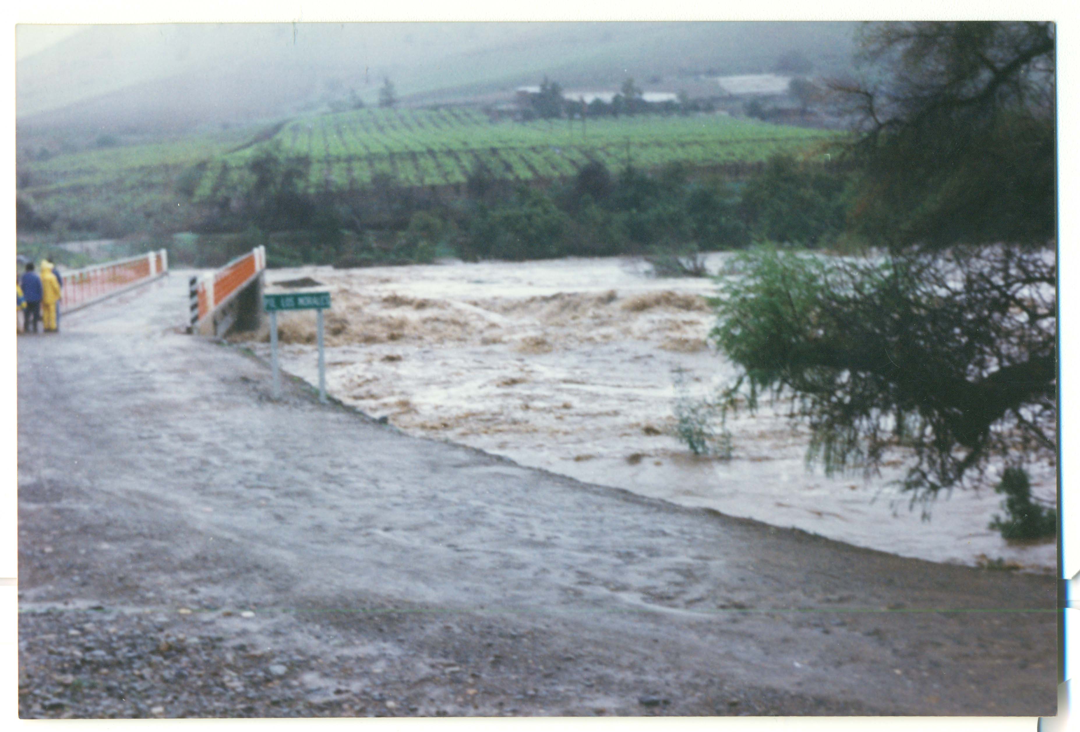 Crecida del río Huatulame en puente Los Morales