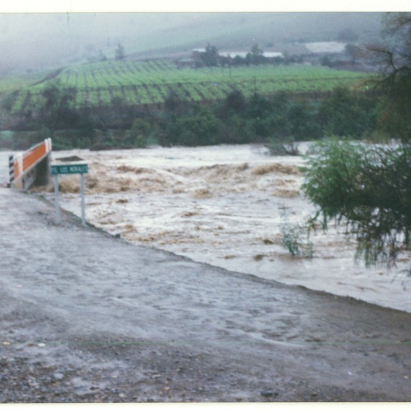 Crecida del río Huatulame en puente Los Morales